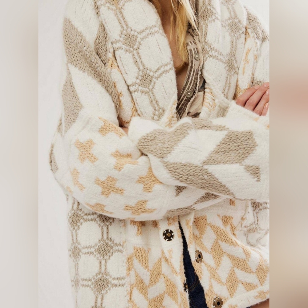 Cozy Geometric Patterned Sweater - Cream and Tan - Picture 3 of 5